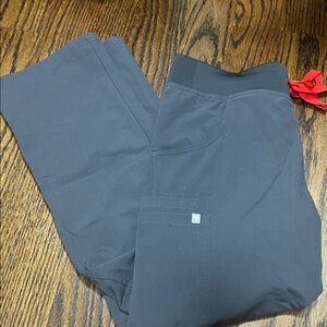 Figs Womens charcoal scrub pants, Kade petite small